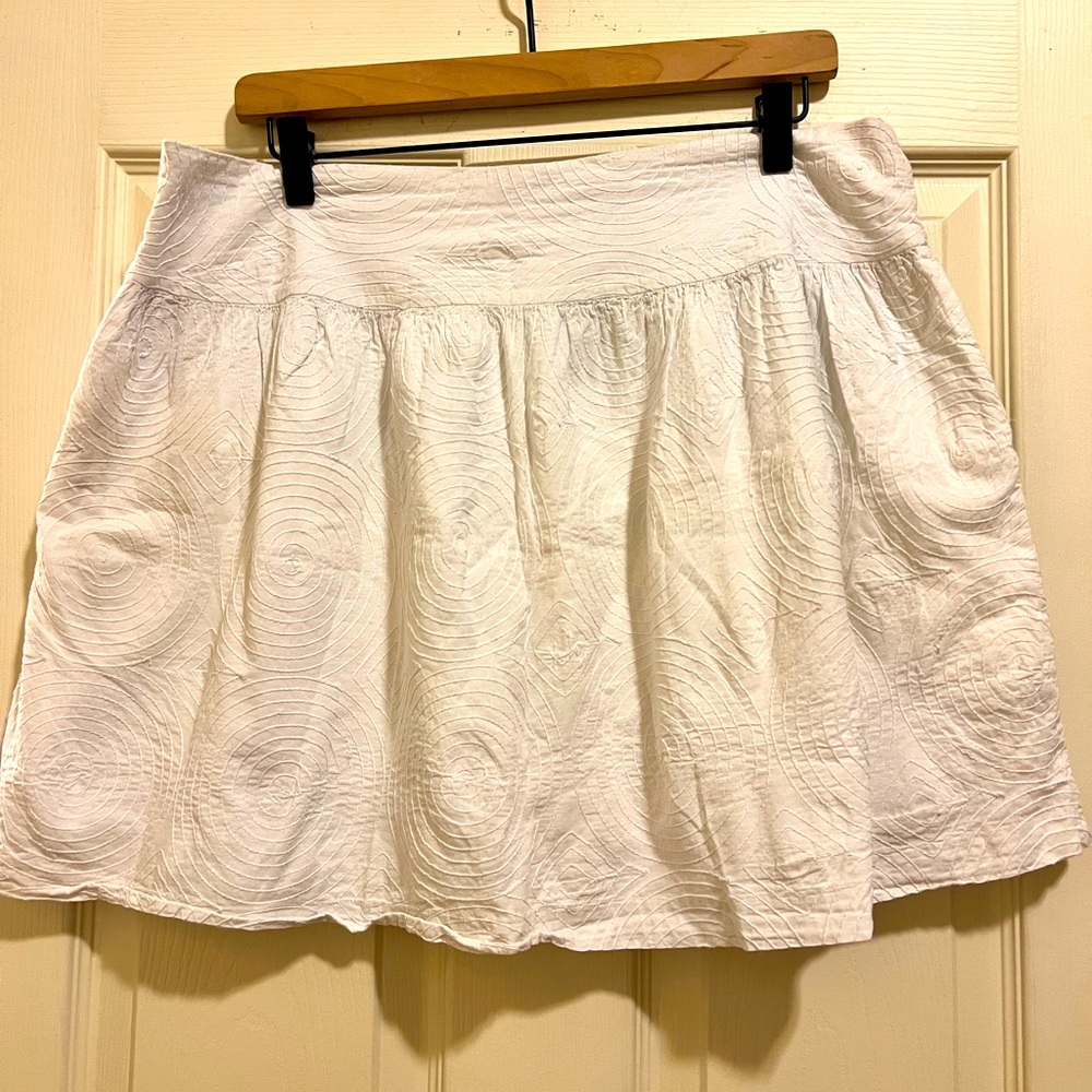 White Gap mini pleated skirt